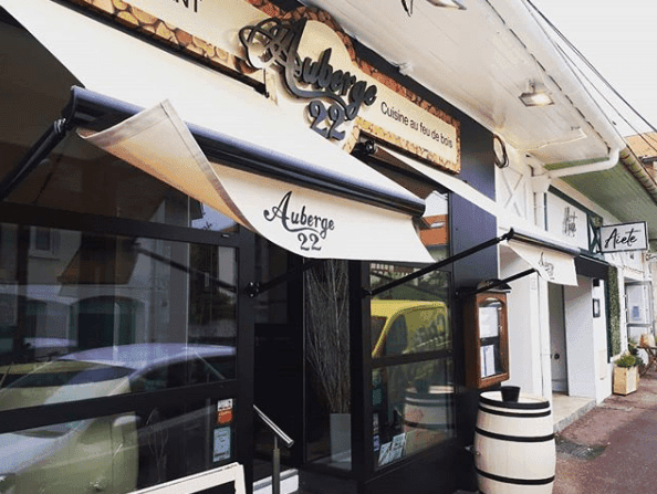 Exposition pop culture vibes